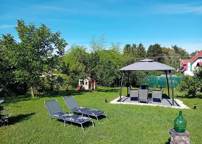 Semesterbostad Finus Haz *